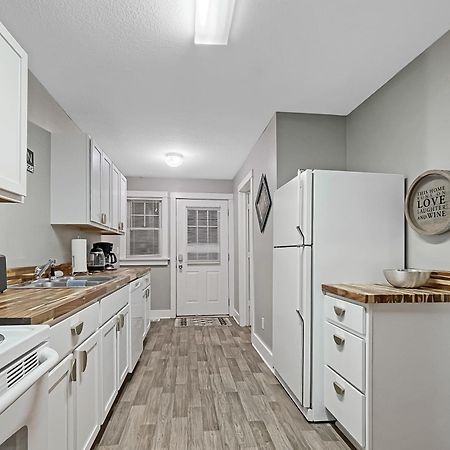 Chic 2Br Duplex Free Parking Near Hospitals Villa Des Moines Luaran gambar