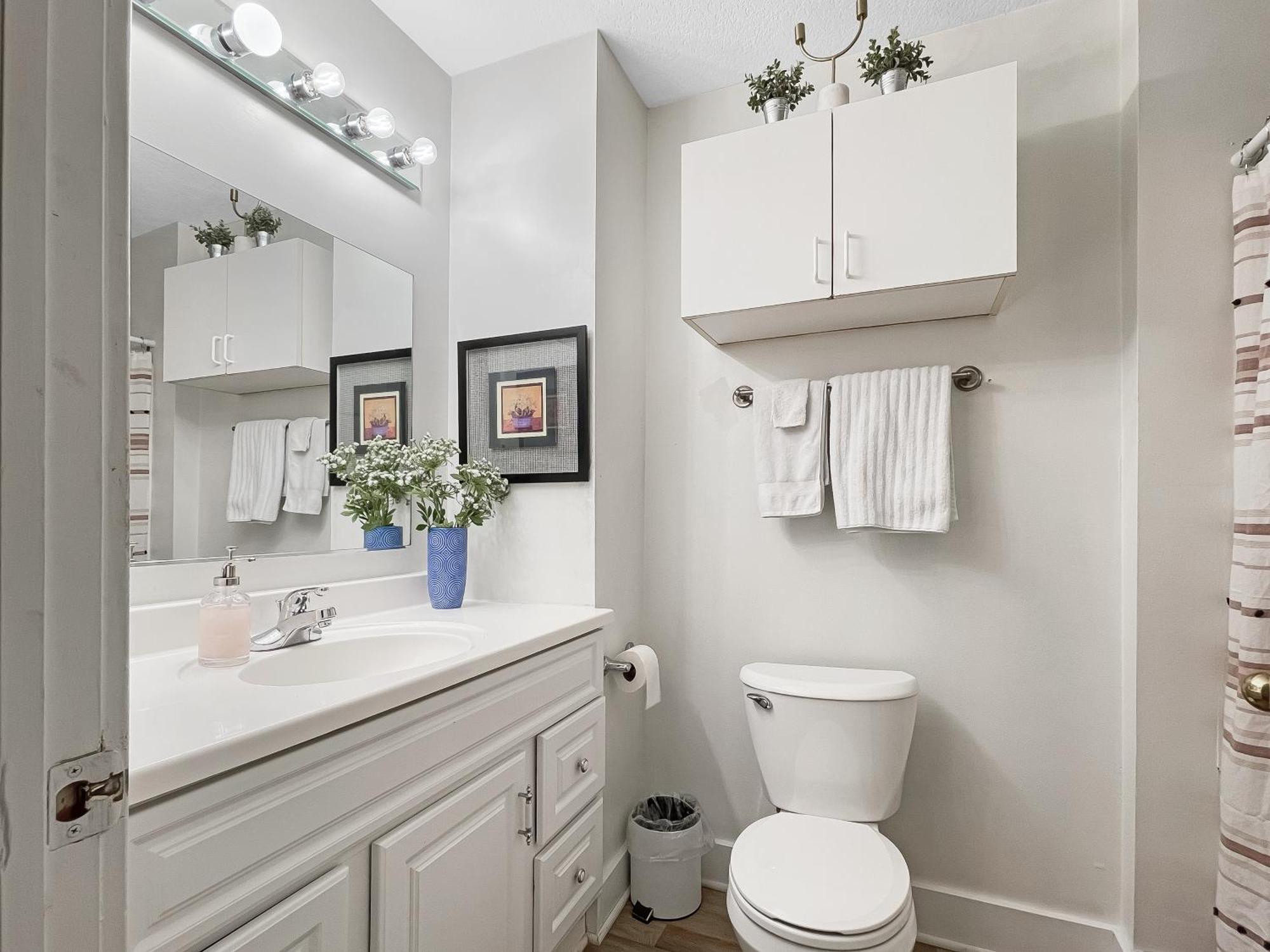 Chic 2Br Duplex Free Parking Near Hospitals Villa Des Moines Luaran gambar