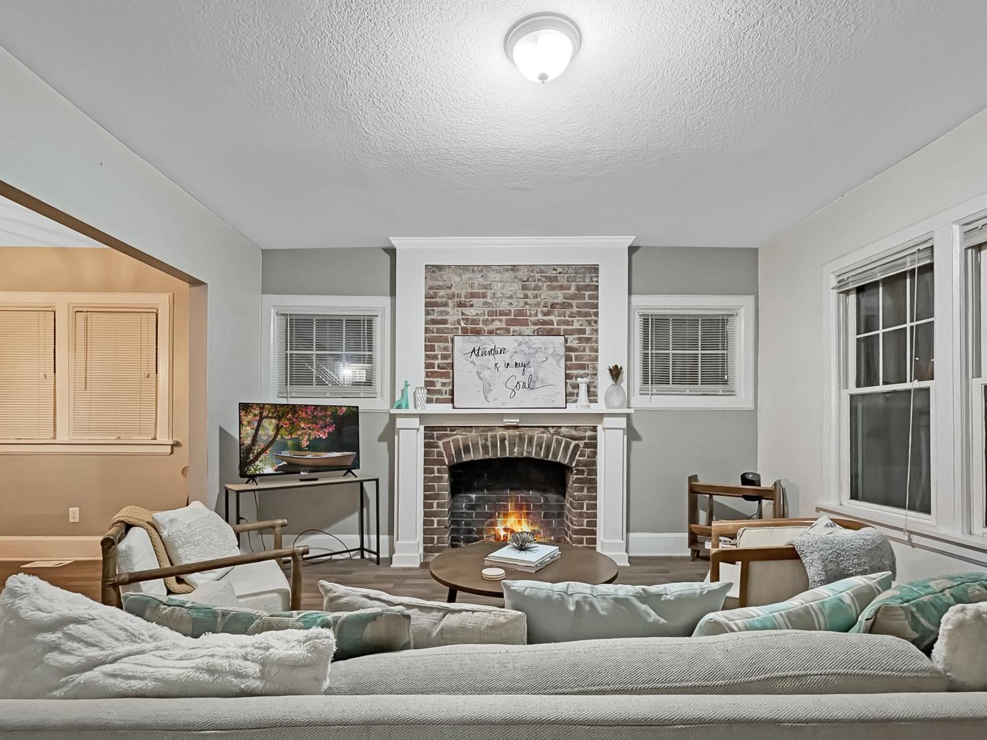 Chic 2Br Duplex Free Parking Near Hospitals Villa Des Moines Luaran gambar